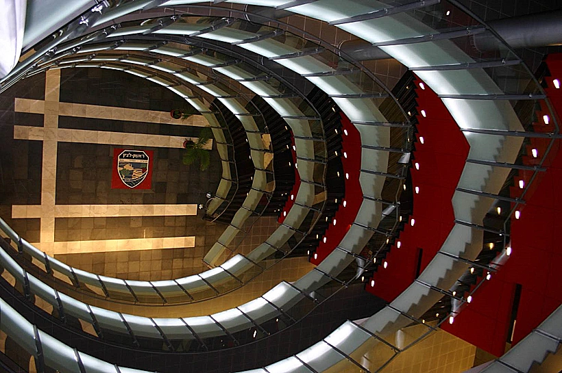 אטריום עיריית ראשון לציון, בשיתוף אדריכל טומי לייטסדורף