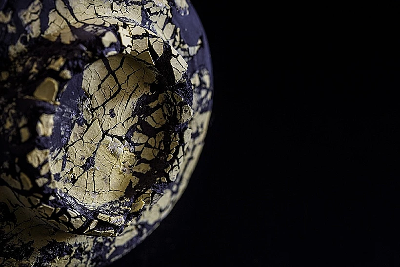 דנה לוי, ארעיות , מתוך סדרת העבודות הסדוקות