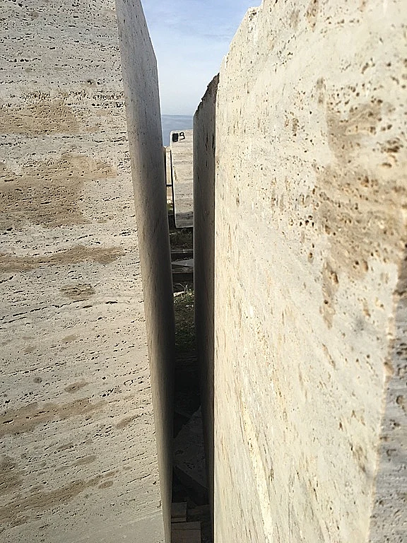 ביקור במחצבה (אירנה גולדברג)