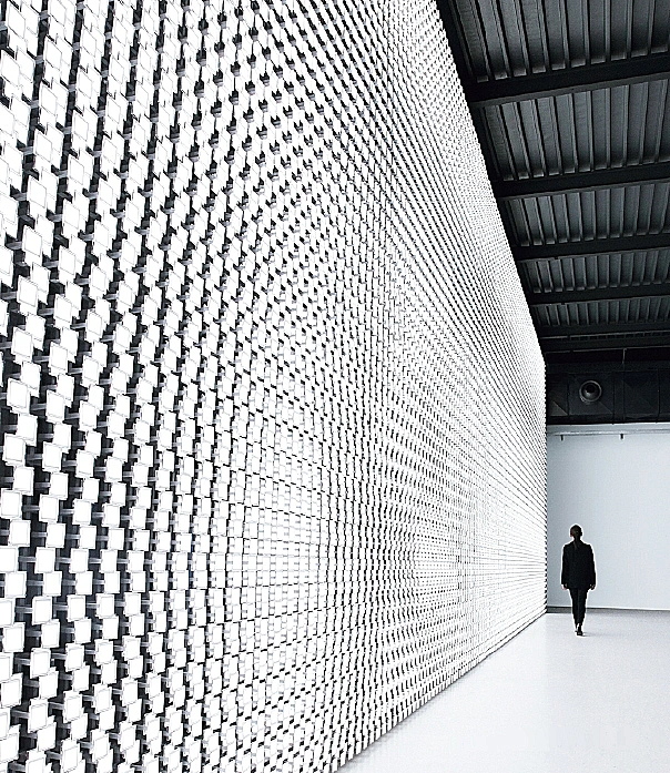 Senses of the Future by Tokujin Yoshioka for LG (יחצ)