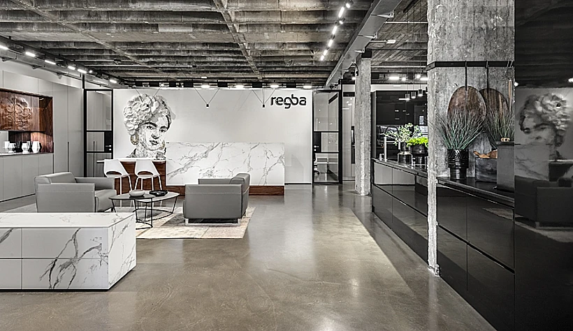 אולם תצוגה חדש למטבחי רגבה (שי אפשטיין)