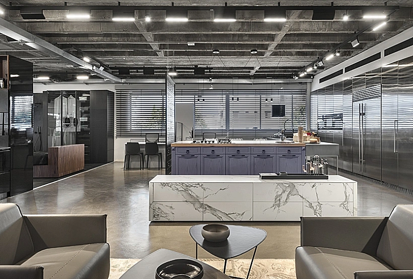 אולם תצוגה חדש למטבחי רגבה (שי אפשטיין)