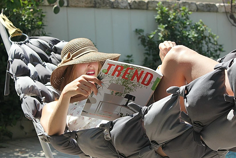 תערוכת באמצע - ערסל עשוי מיחידות זהות המתחברות זו לזו בקשרים