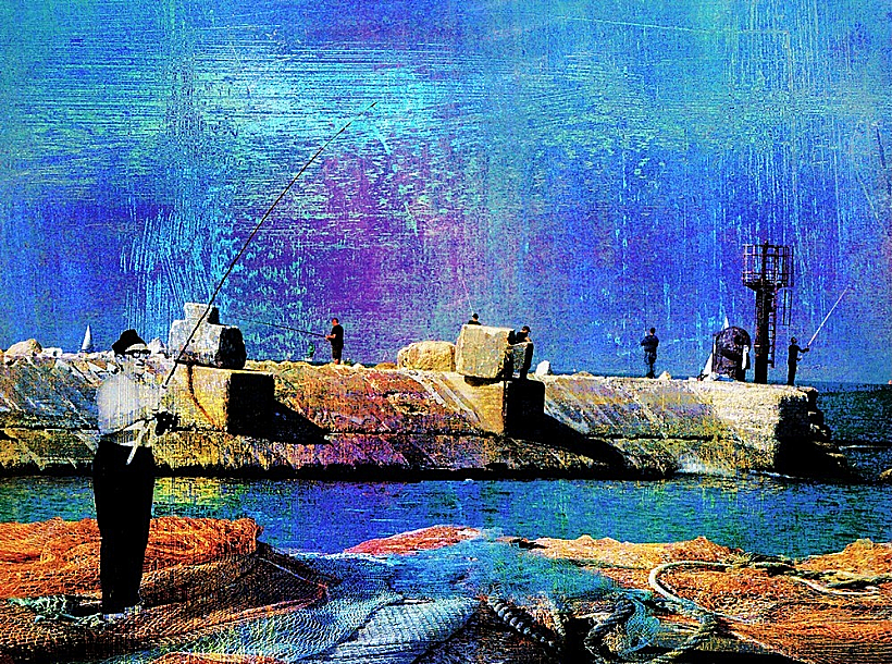 בתיה גזית מציצים לנמל