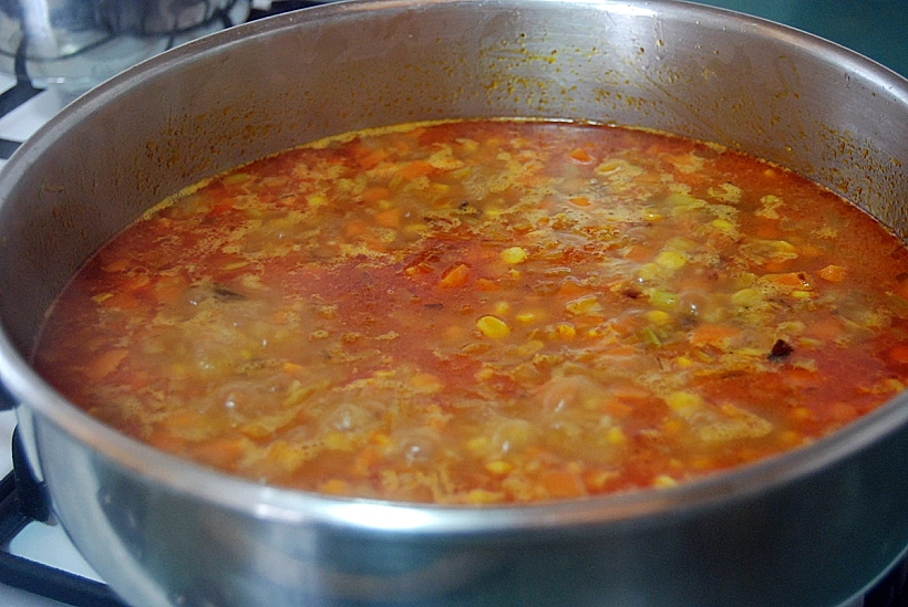 תבשיל אורז עם גזר, תירס, כרישה ושקדים