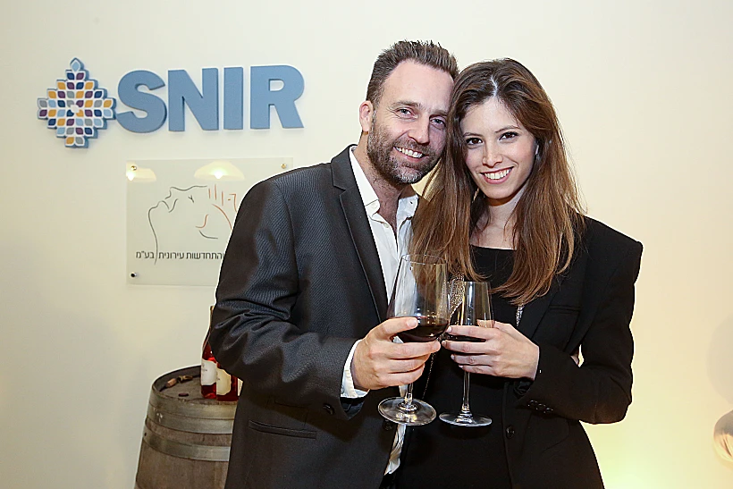 ניר שמול ובת זוגו