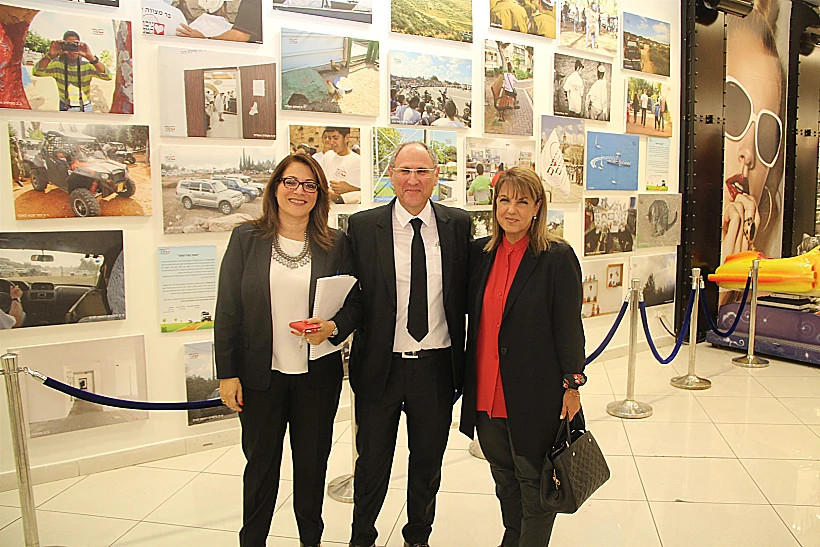 ליאורה עופר, עוד יריב מיכל וינצר.