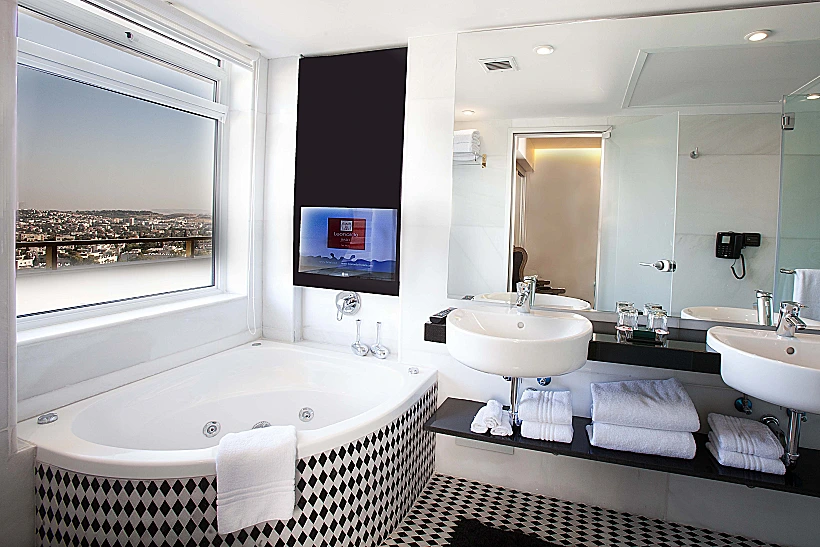 חדר רחצה בסוויטה מלון לאונרדו פלאזה ירושלים