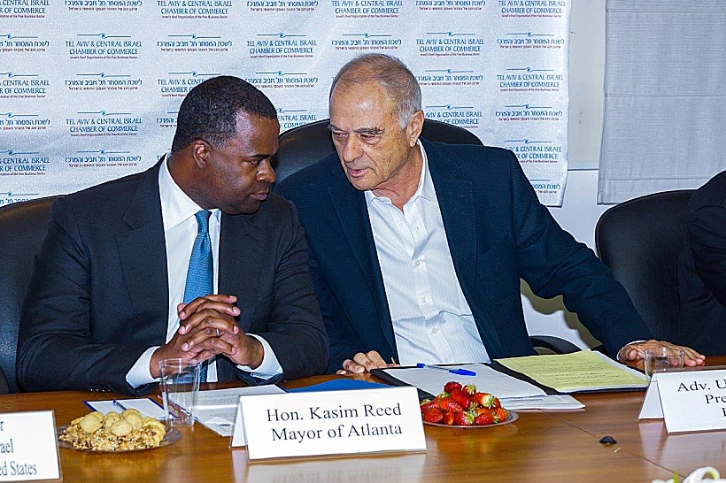 אוריאל לין וקאסים ריד,