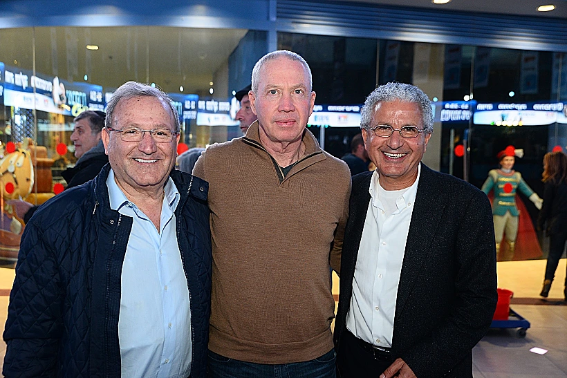 משה אדרי, יואב גלנט לאון אדרי.