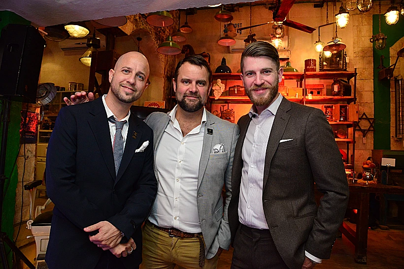 גף בל, גסטין סמית, דודו זאץ