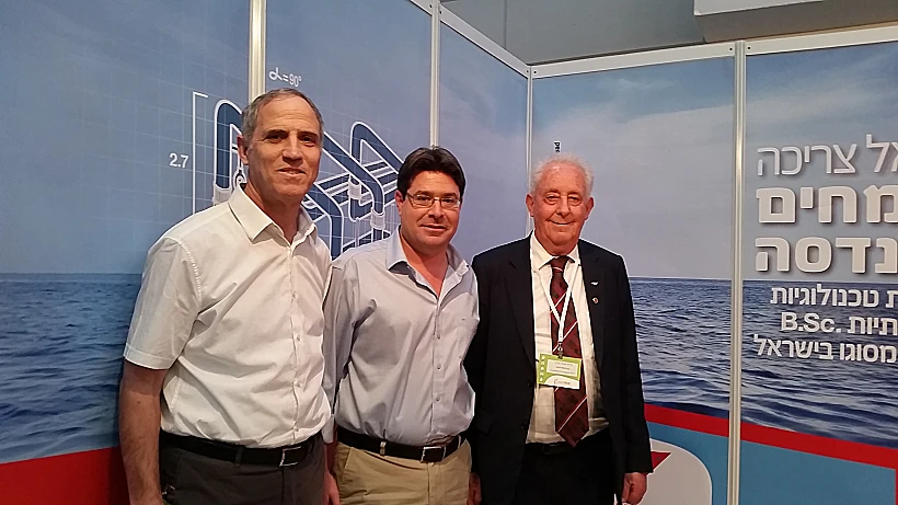 אקוניס מתרשם - אבנר עדין, אופיר אקוניס, אבי דומב