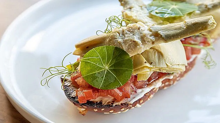 ארטישוק לאבנה של ג'וזפין בייקר