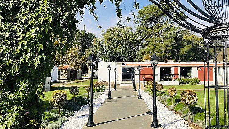 מלון ארץ דפנה