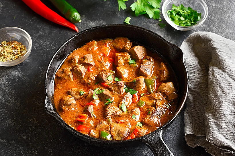 Close,up,of,peri Peri,chicken,livers,in,frying,pan,over