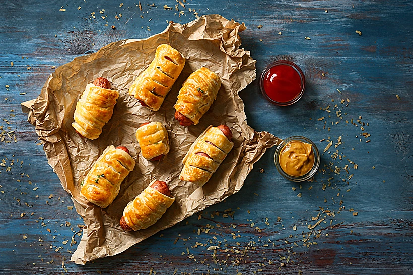 Delicious,sausage,rolls,on,wooden,table