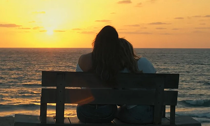 שרית חדד ובת זוגתה בקליפ