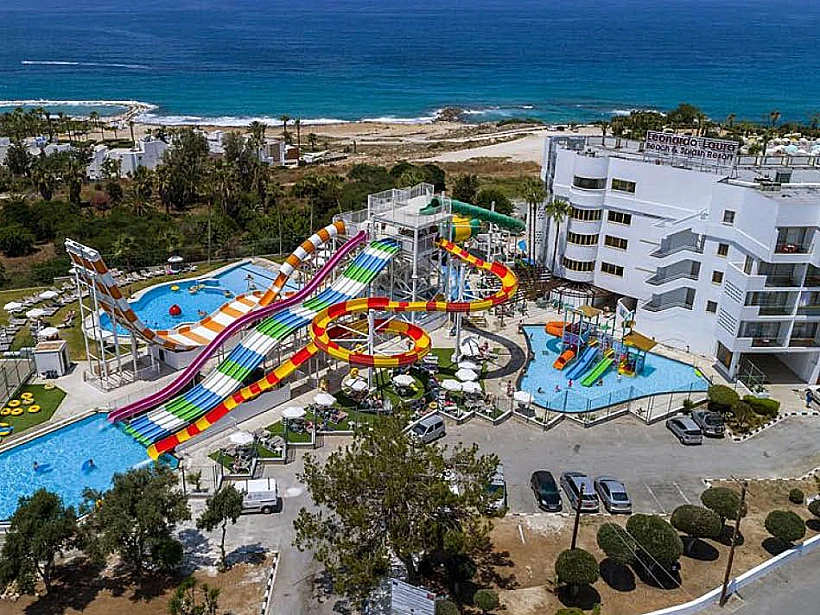 Leonardo Laura Beach And Splas