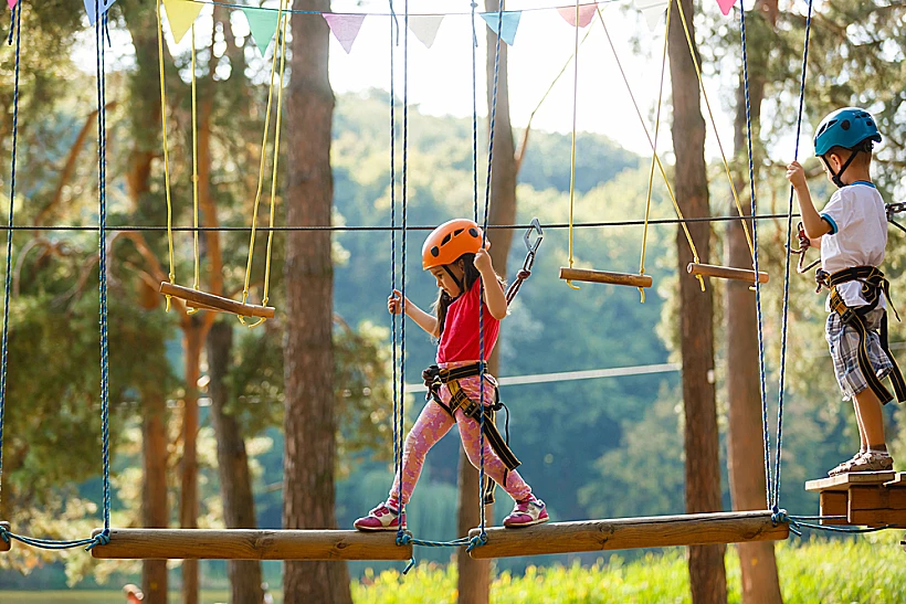 Portrait,of,cute,little,boy,and,girl,walk,on,a