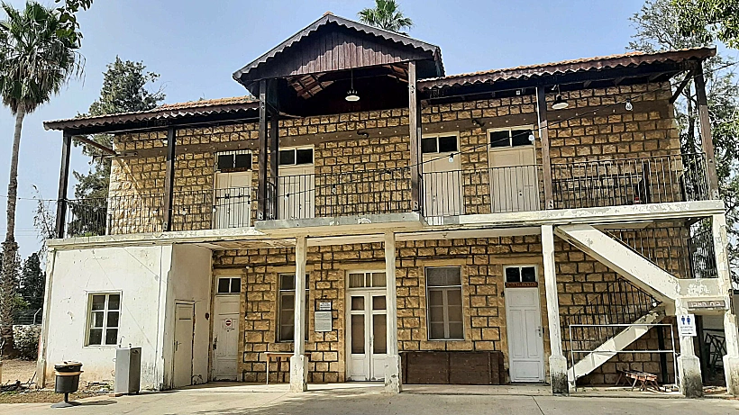 חצר ראשונים עין שמר