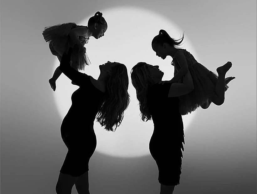 שרית חדד ותמר יהלומי עם הבנות נויה ושירה