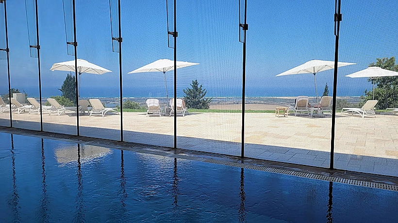 חדר המכונות הפך לבריכת שחייה עם נוף. צילום: מיכל מנור