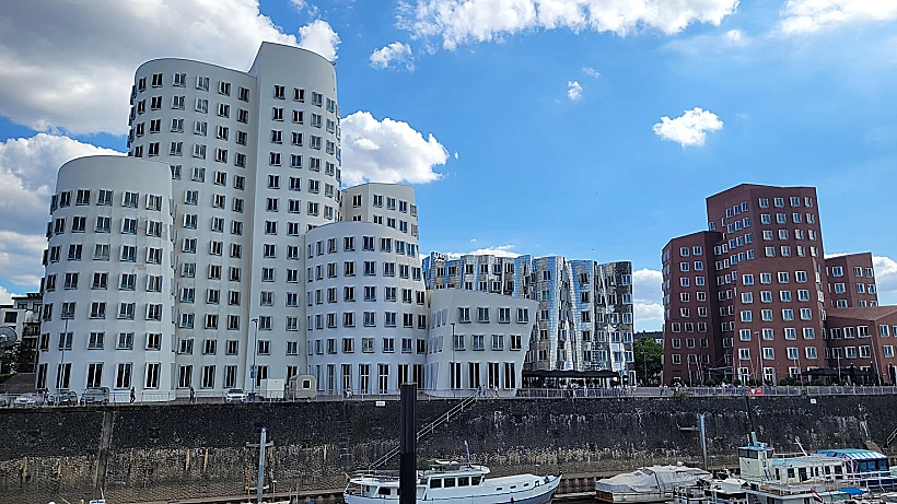 מקום עלייה לרגל של צלמים - המבנים של פרנק גרי