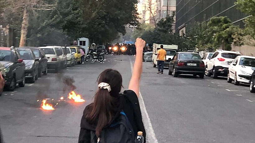 "נמאס לנו להיות אזרחיות סוג ב'": הנשים באיראן דורשות שינוי פוליטי