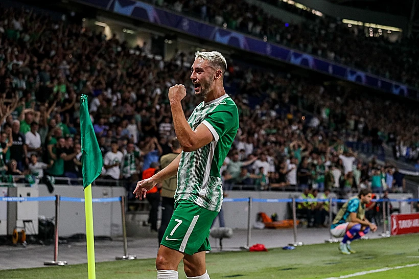 עומר אצילי במדי מכבי חיפה חוגג שער מול יובנטוס בליגת האלופות