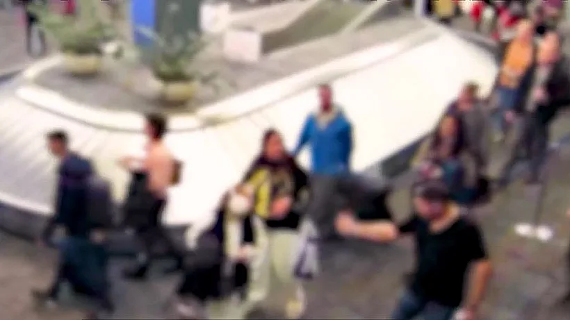 רגע המעצר של שתיים מהצעירות החשודות בהברחת סמים בנתב"ג