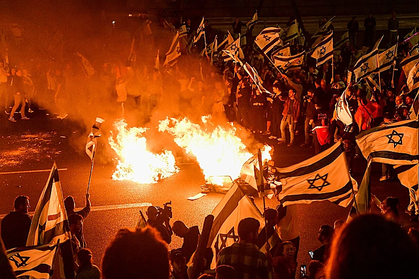 הפגנה, מפגינים חוסמים את איילון בלילה שאחרי פיטורי גלנט