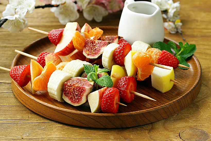 Fruit,on,wooden,skewers, ,dessert,skewers