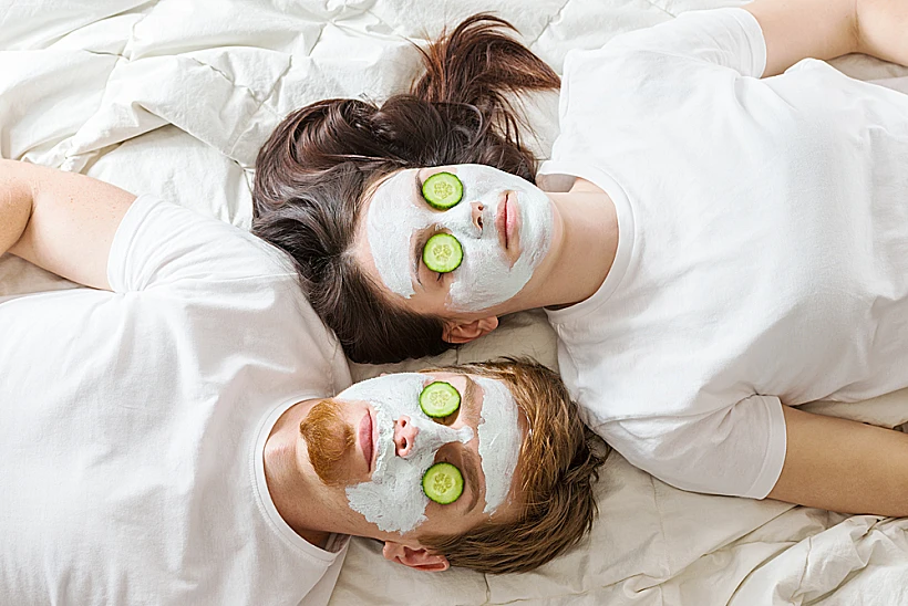 Couple,getting,homemade,facial,mask