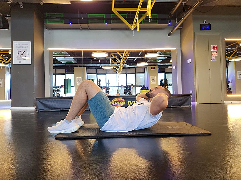 כושר עבודה על השריר הישר בטני