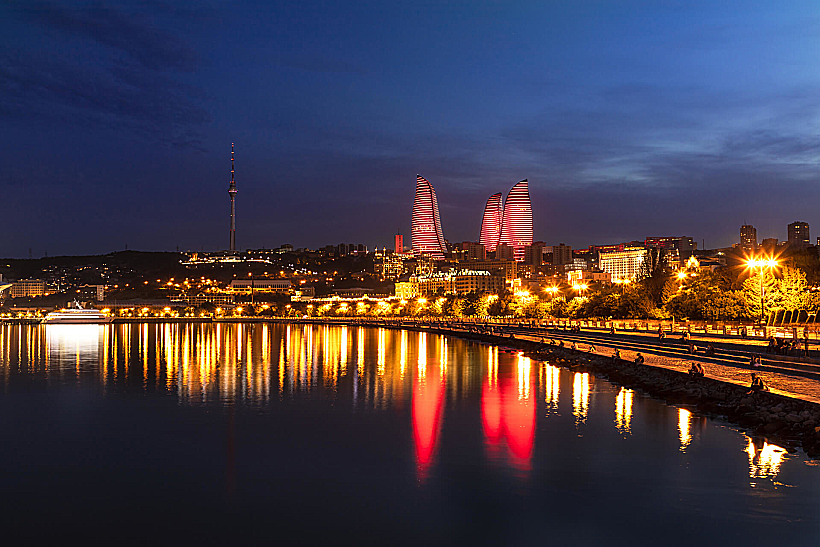 Shutterstock מגדלי הלהבה באקו