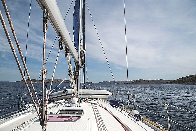 שייט ביאכטה לאורך חופי הים התיכון