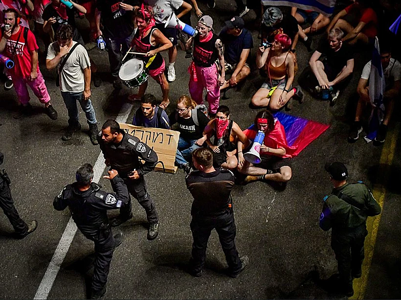 מפגינים באיילון