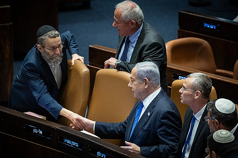 רה"מ נתניהו וח"כ משה גפני בכנסת