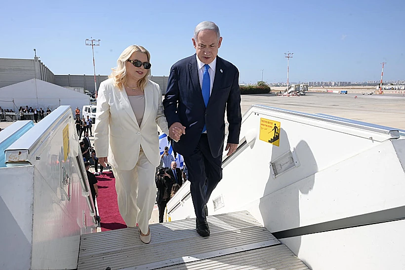 רה"מ נתניהו ורעייתו שרה לפני ההמראה לקפריסין