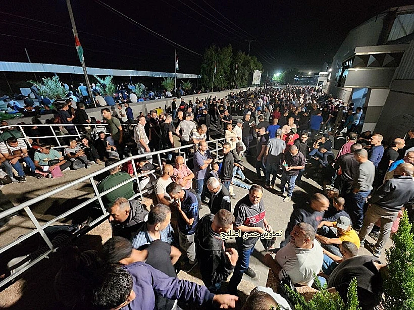 פועלים מעזה בכניסה למעבר ארז