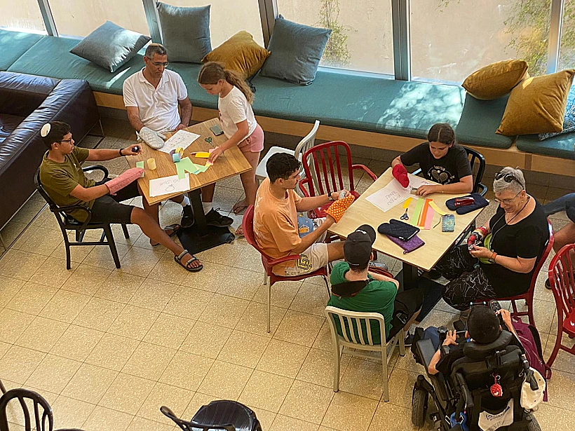 סוכה מתגלגלת בעמותת בית הגלגלים