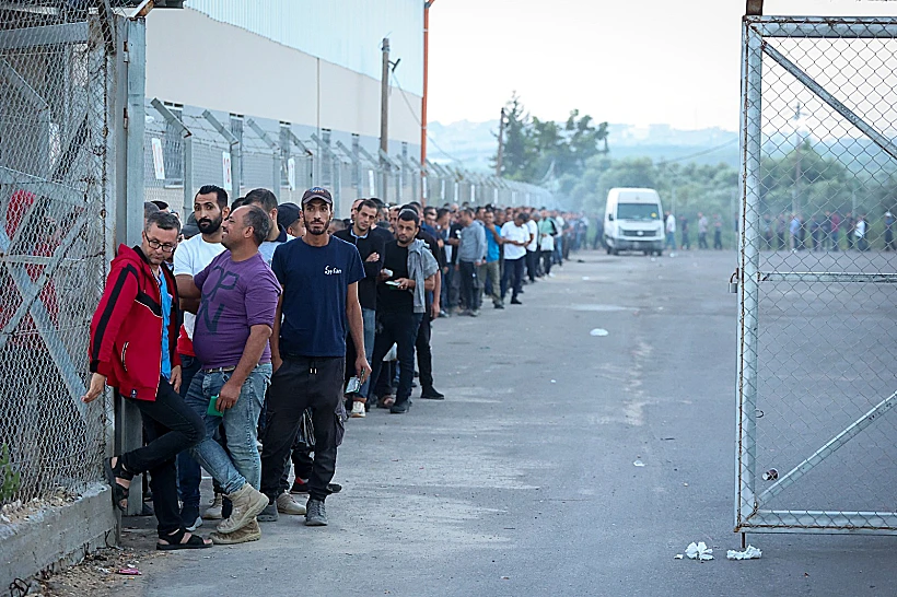 פועלים עזתים במעבר ארז מעזה לישראל