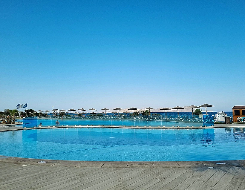 הברכות והחוף של מלון אסטיר אודיסאוס