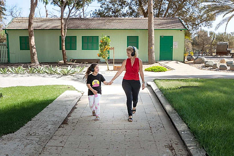 סיור אוזניות בצריף של בן גוריון