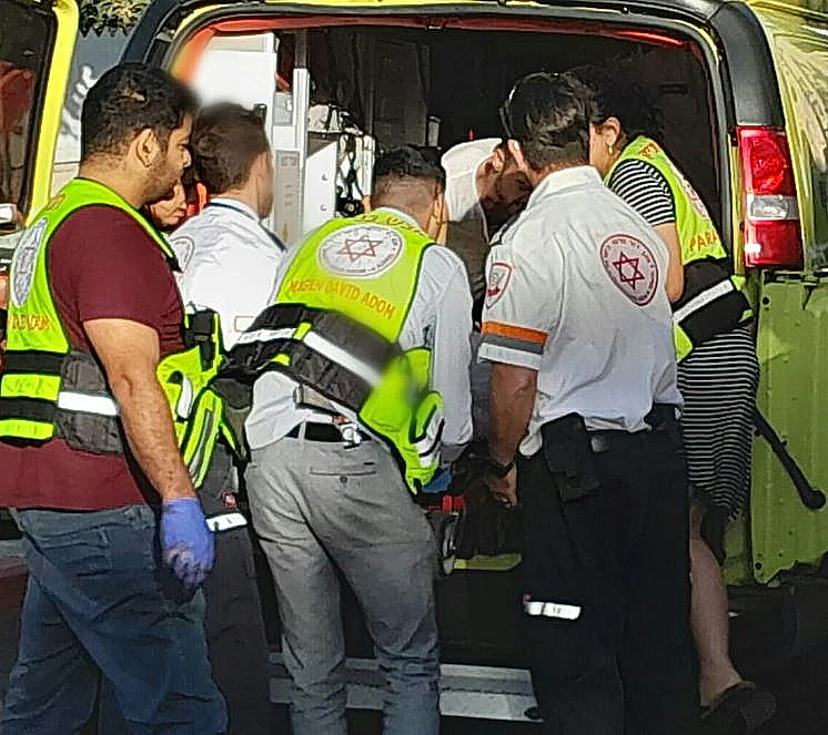 אמבולנס בזירת הדקירה בירושלים