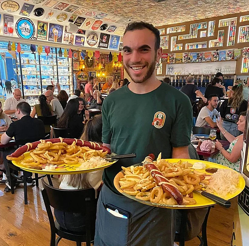 מלצר בית בירה