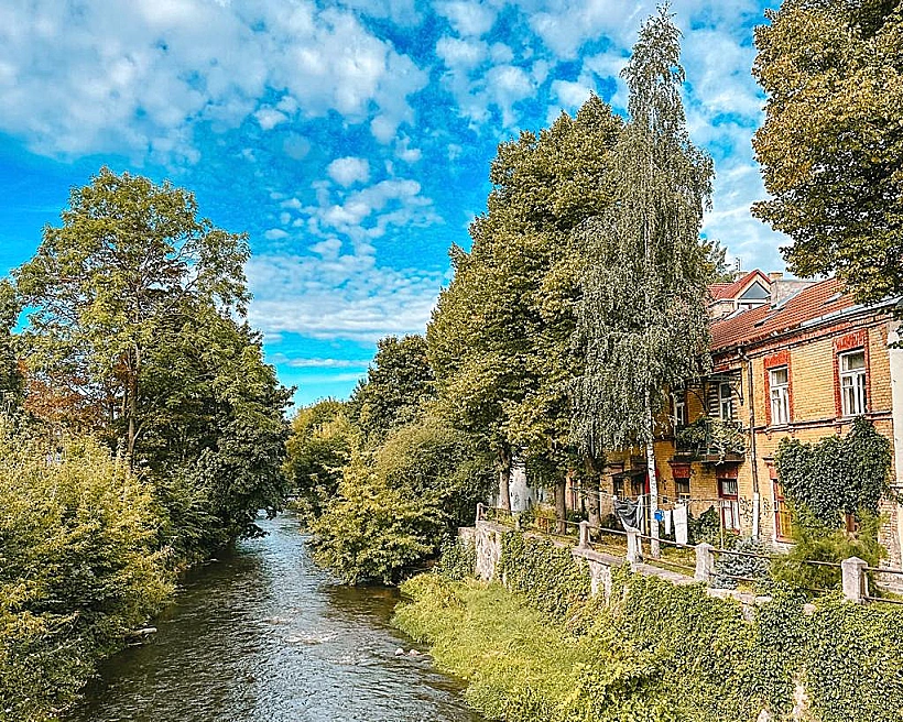 נהר Vilnia שעובר בעיר העתיקה של וילנה