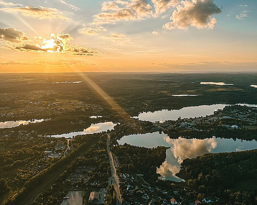טרקאי מבעד לכדור הפורח