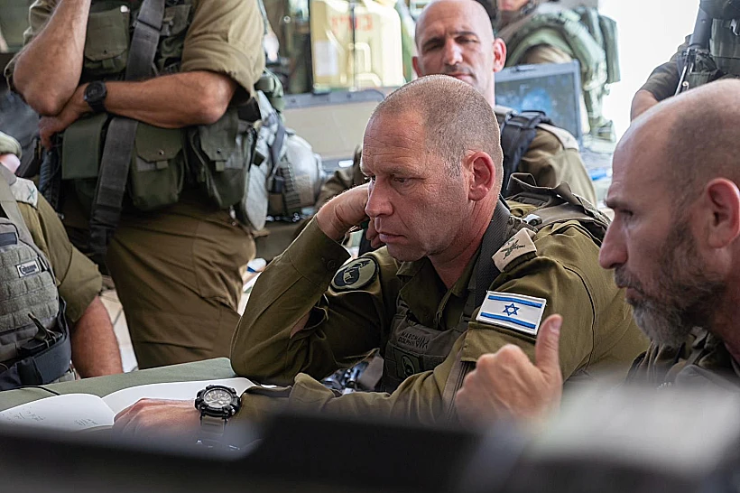 מפקד פיקוד הדרום, אלוף ירון פינקלמן מנהל את הלחימה בפיקוד הדרום