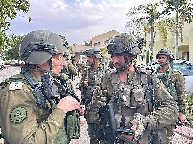 סגן הרמטכ"ל אלוף אמיר ברעם בעוטף עזה עם מ"פ הכשרות בדרום